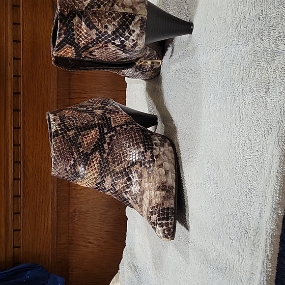 Faux Snake skin boots - Picture 2 of 7